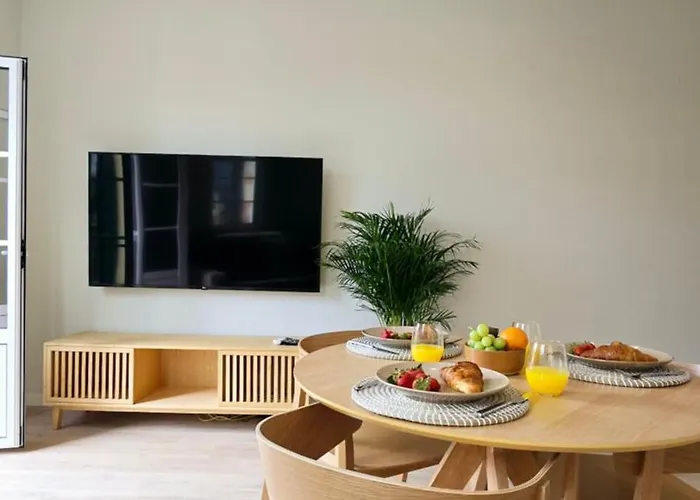 In - Heart With Rooftop Daire Funchal